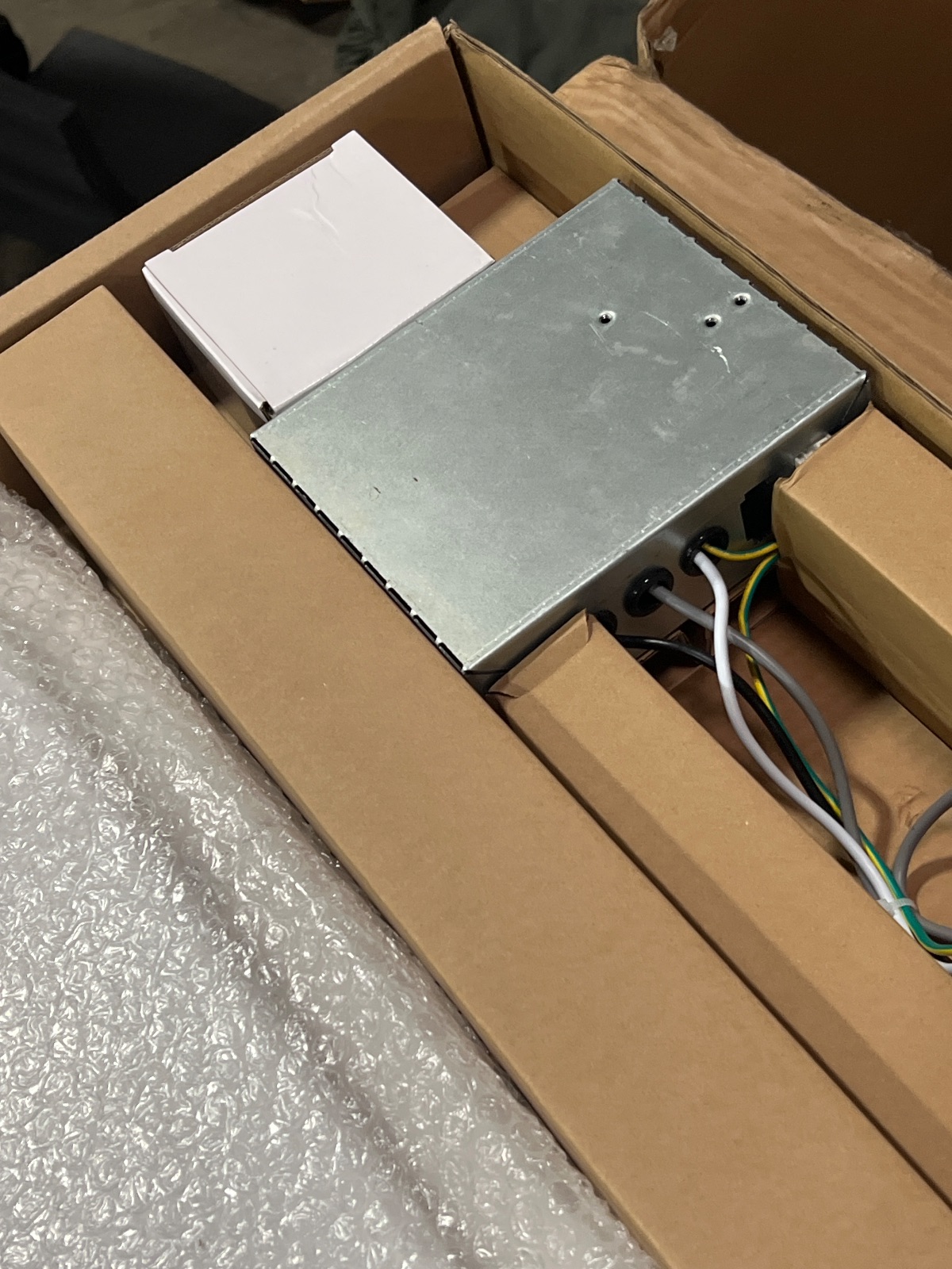 VEVOR 15000 BTU RV Air Conditioner Rooftop AC Unit White Model RT150CTW4 detail photo 6
