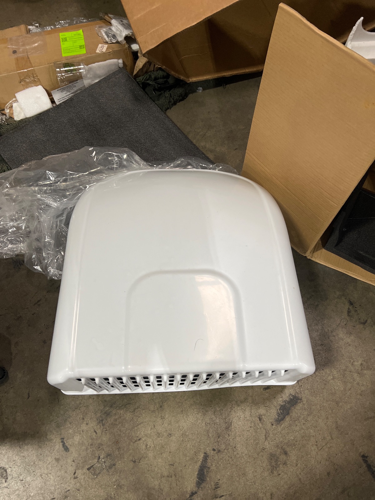 VEVOR 15000 BTU RV Air Conditioner Rooftop AC Unit White Model RT150CTW4 detail photo 8