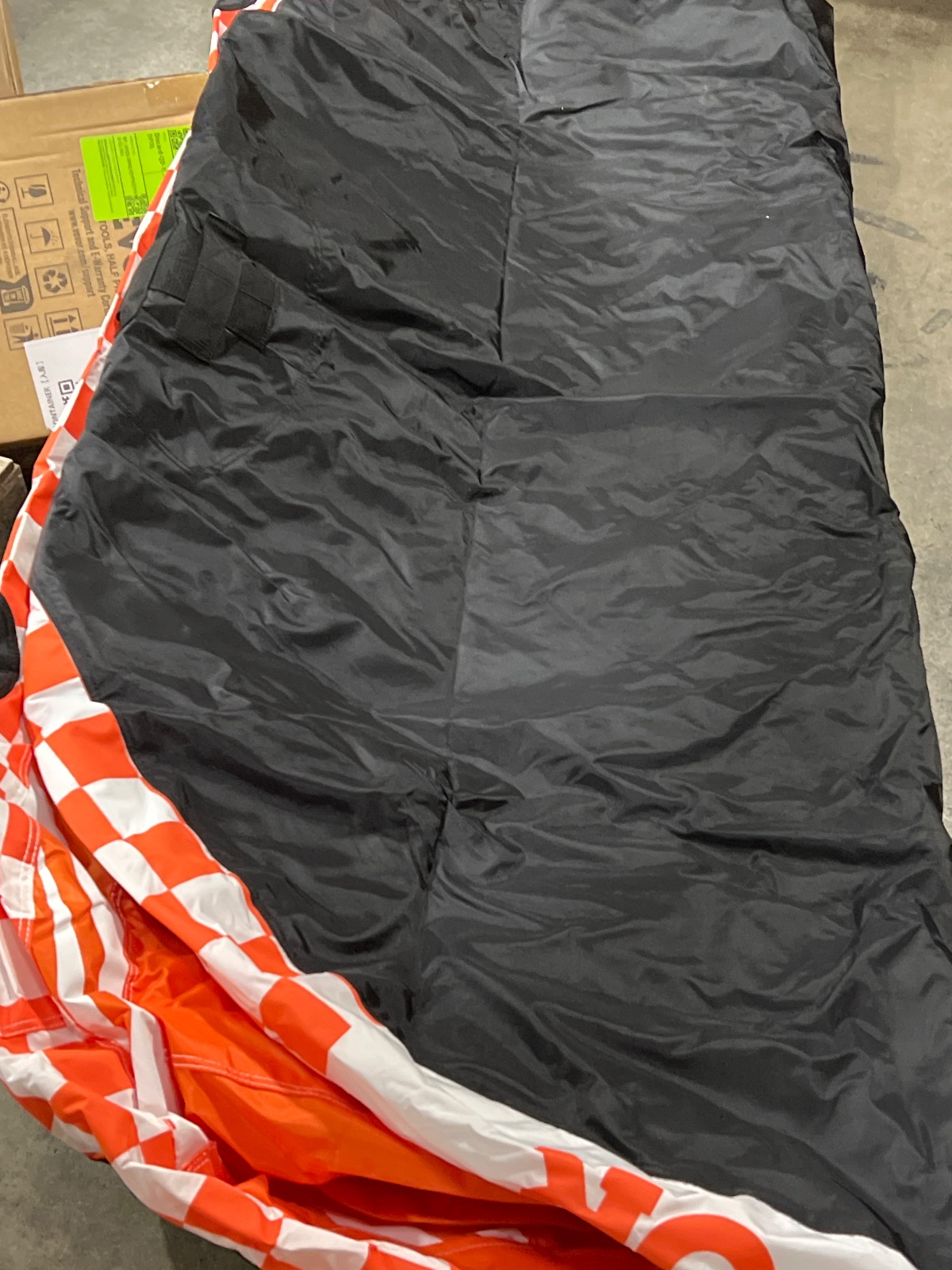 VEVOR Water Sport Towable Tube Model SS-1010 Orange and Black detail photo 4