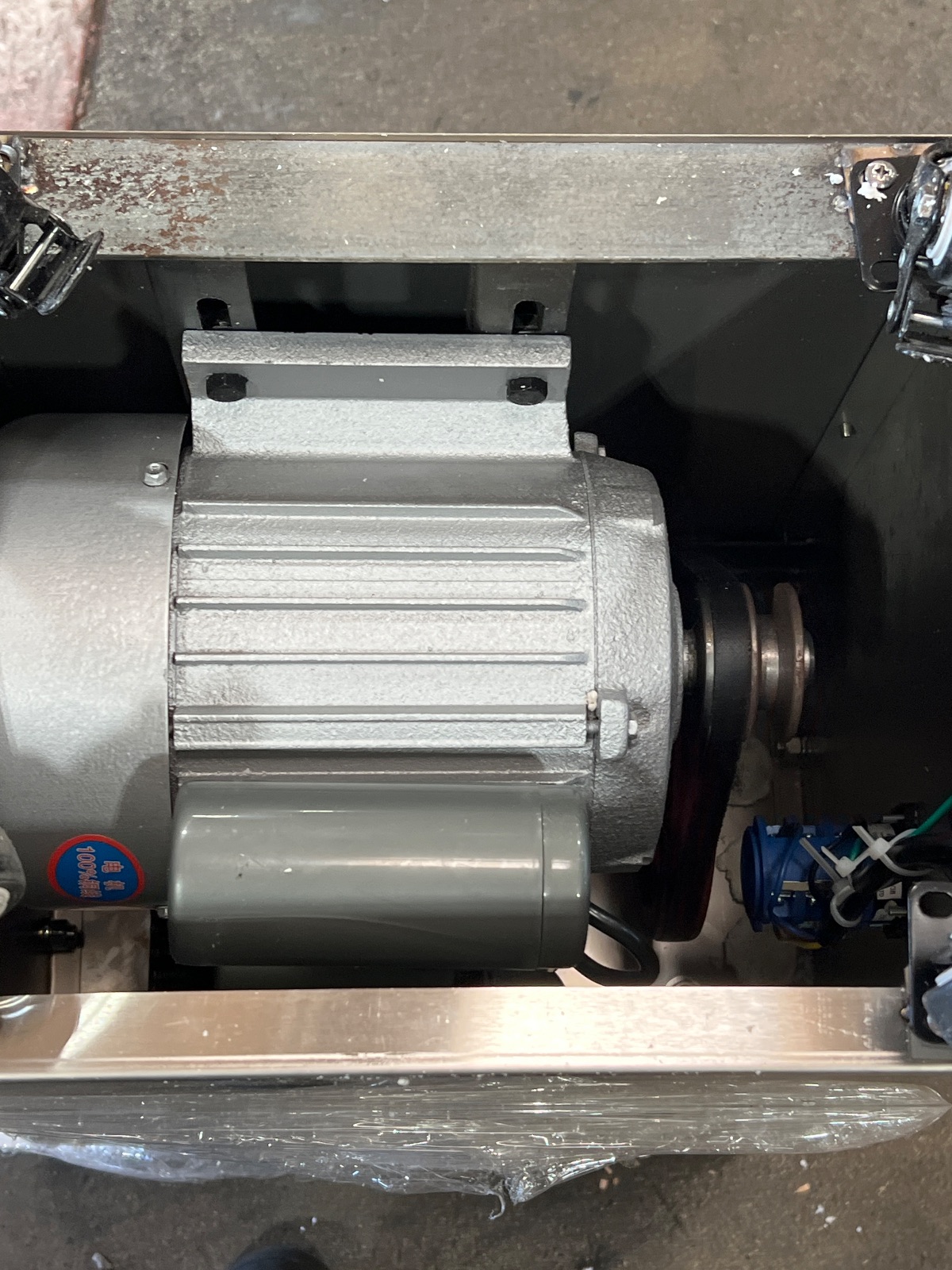 VEVOR Sugarcane Juicer Machine Model YF-L90 800W Electric Commercial Juice Extractor detail photo 5