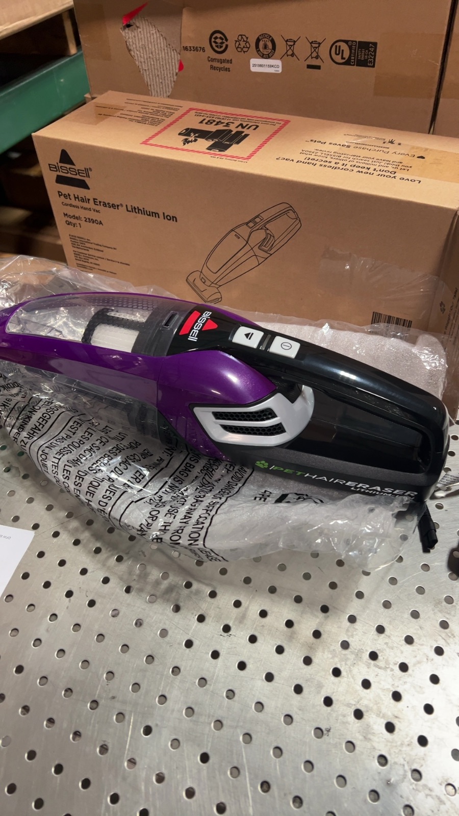 Bissell Pet Hair Eraser Lithium Ion Cordless Hand Vac 2390A detail photo 3