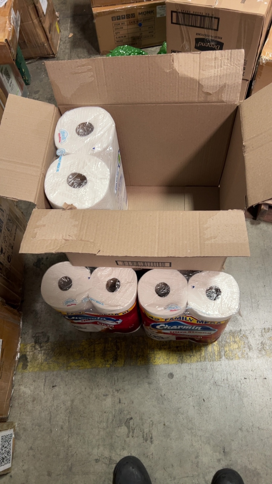 Charmin Ultra Strong Family Mega XL Toilet Paper 6 Rolls Box detail photo 2
