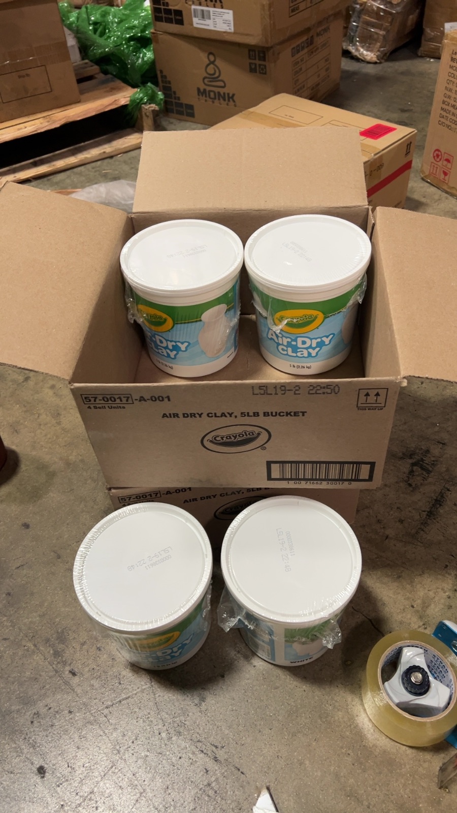 Crayola Air Dry Clay White 5 lb Bucket 4 Count Case detail photo 3