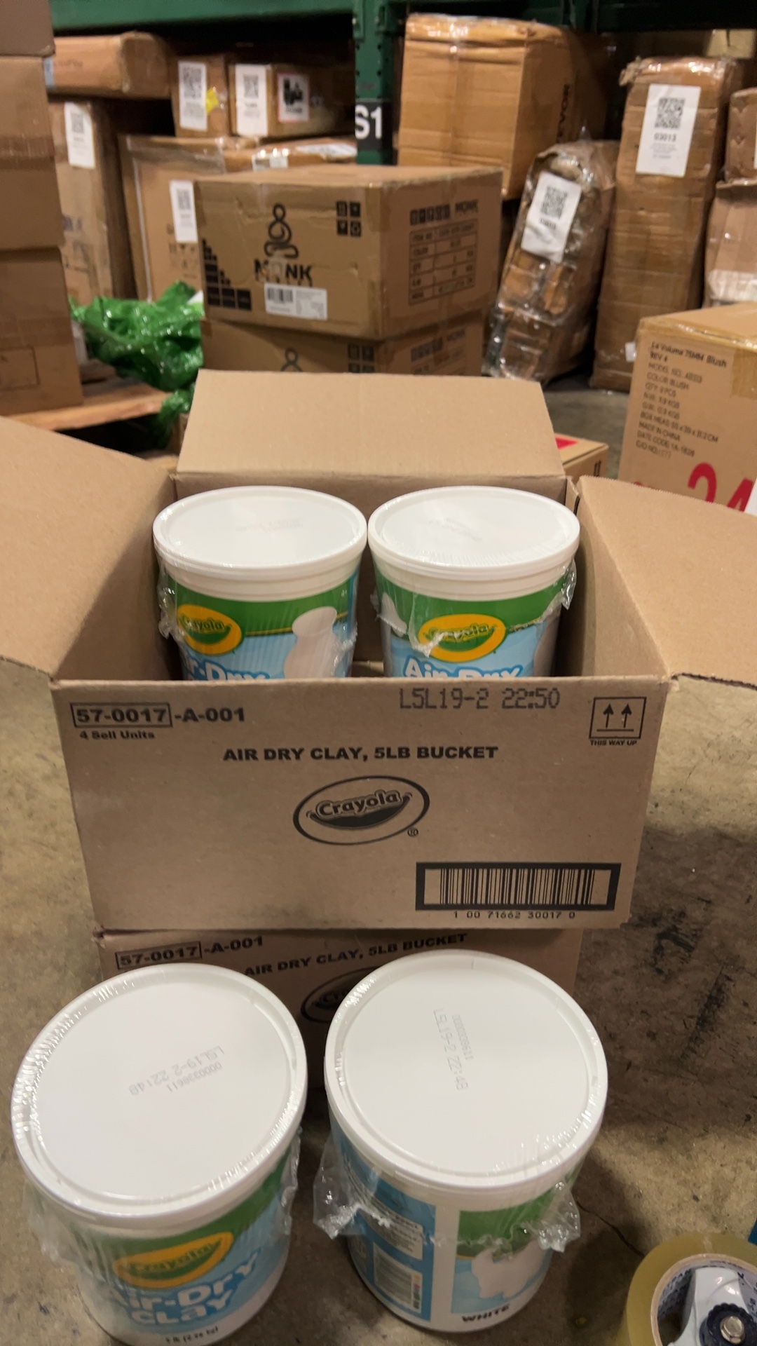 Crayola Air Dry Clay White 5 lb Bucket 4 Count Case detail photo 4