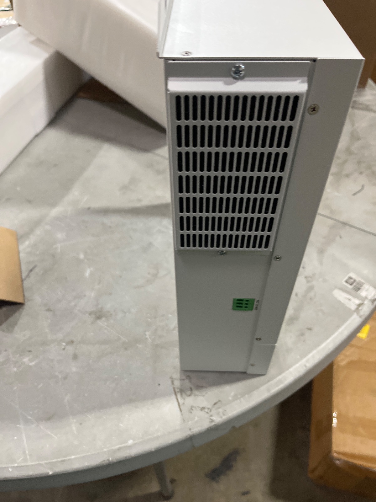VEVOR 3000W Hybrid Solar Inverter Charger 24V DC to 120V AC detail photo 5