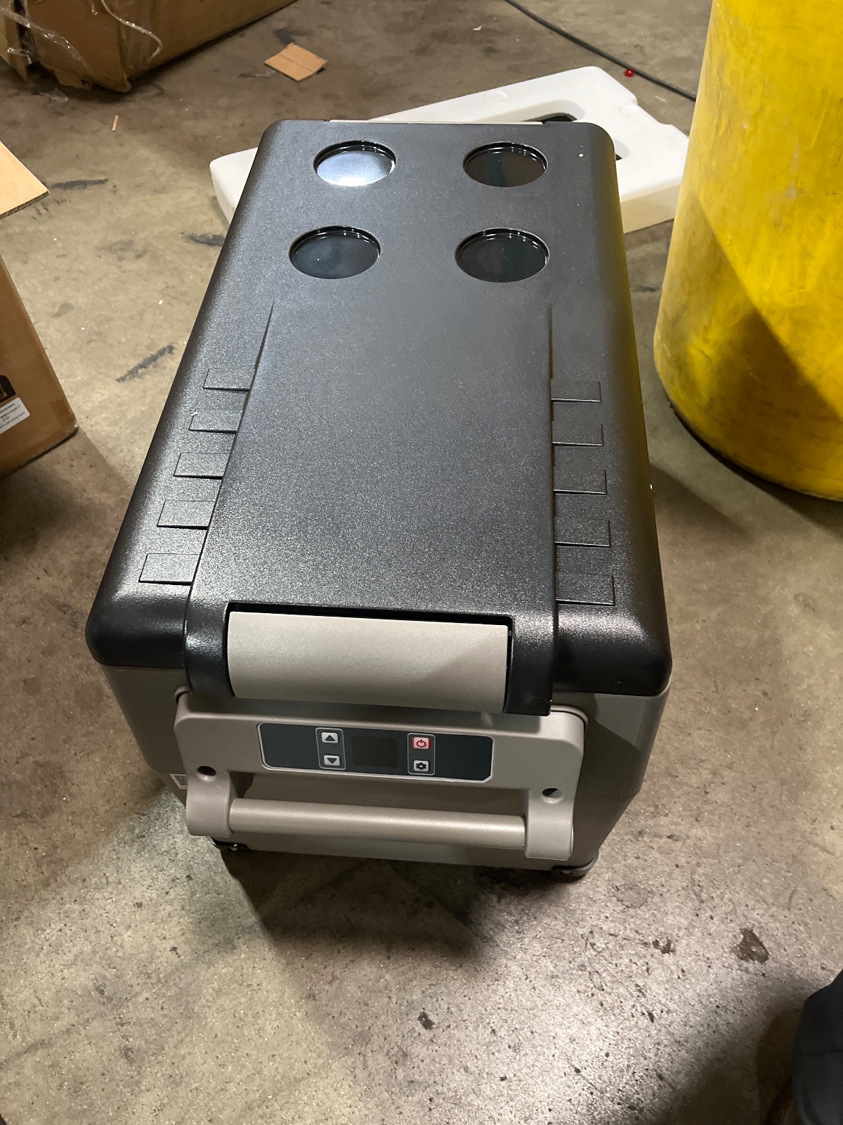 VEVOR 12V Portable Car Refrigerator 37 Quart 35L Compact RV Freezer CF35, Arlington TX liquidation listing — view 1