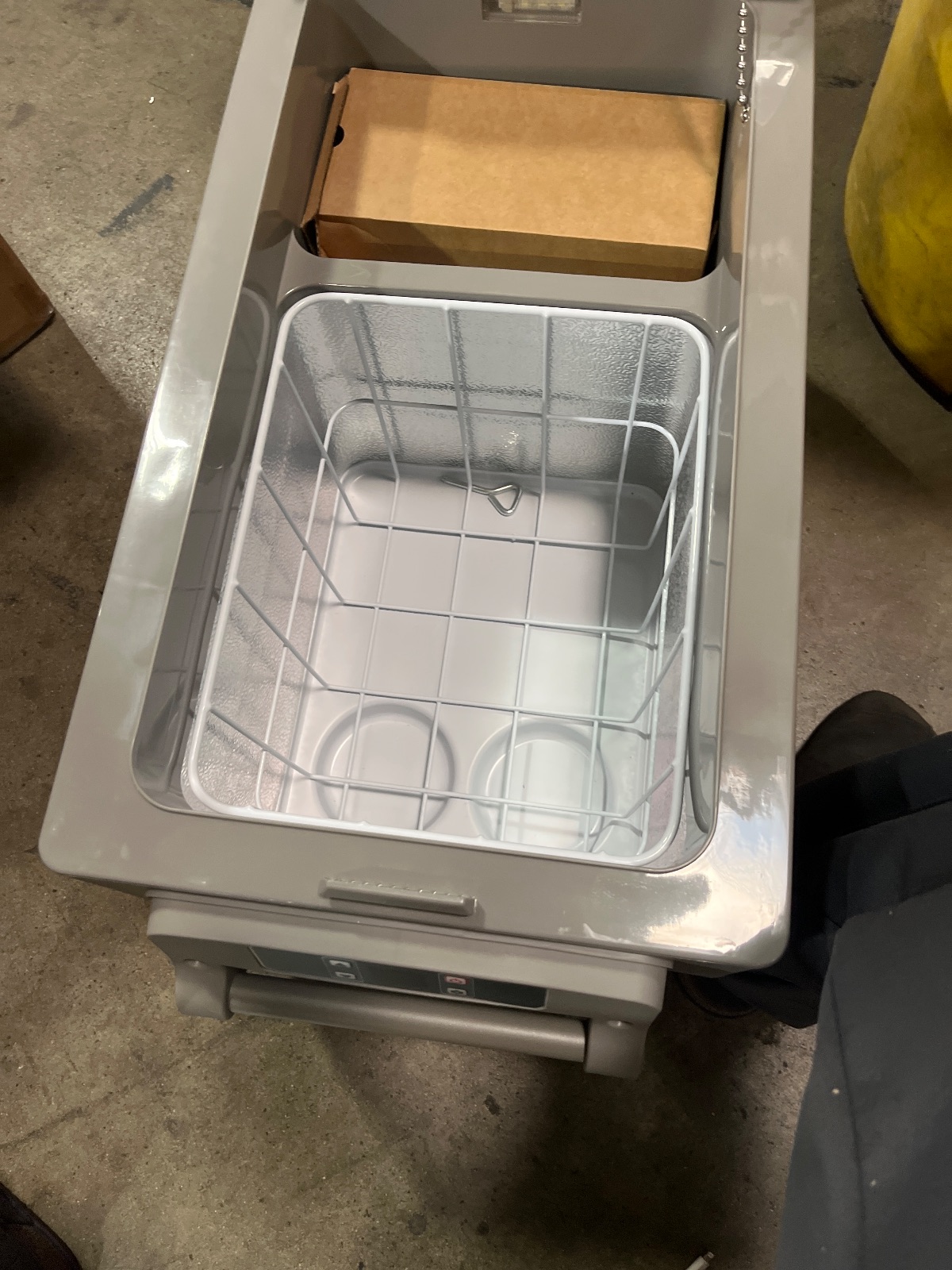 VEVOR 12V Portable Car Refrigerator 37 Quart 35L Compact RV Freezer CF35 detail photo 6