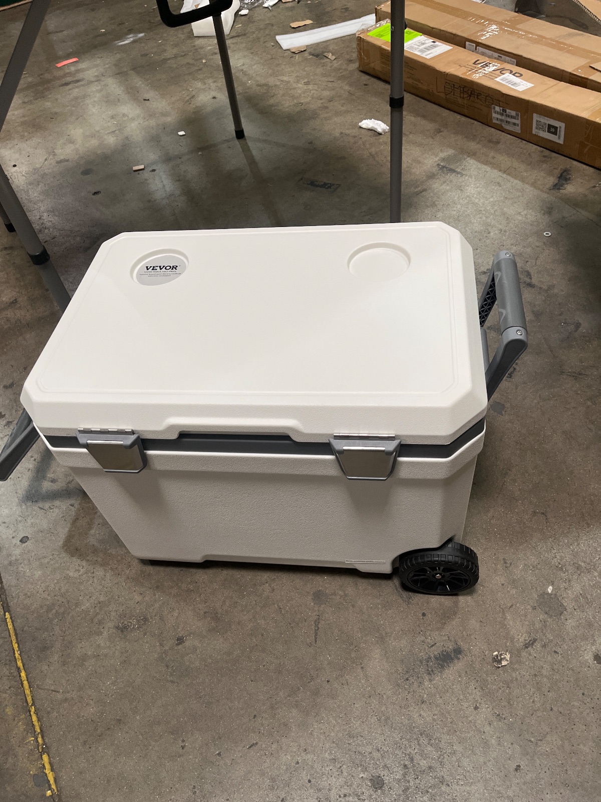 VEVOR 50 QT Wheeled Cooler Rotomolded Ice Chest with Pull Handle detail photo 2