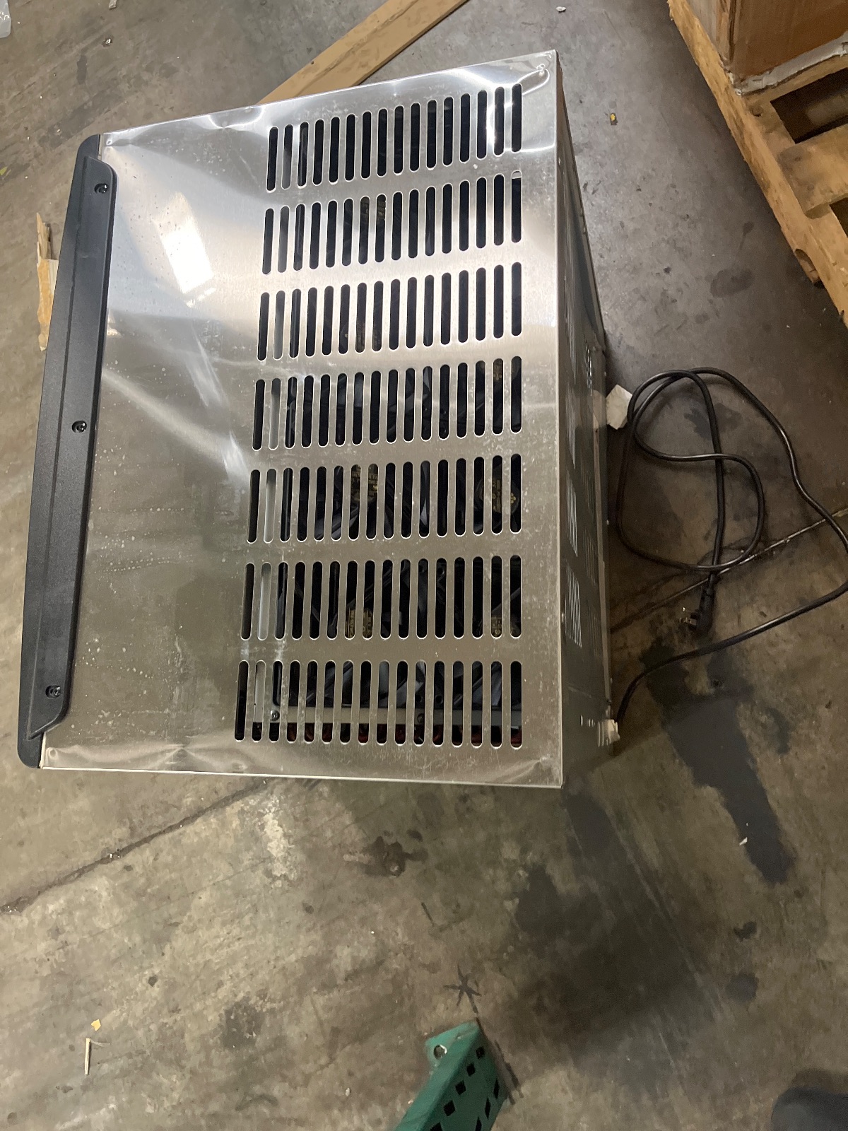 VEVOR Commercial Ice Maker Stainless Steel 110LBS 24H with 33LBS Storage detail photo 2