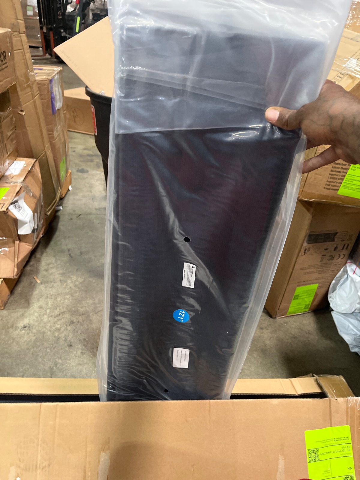 VEVOR Manual RV Awning Assembly 12 x 8 Feet with Black Vinyl Fabric detail photo 2