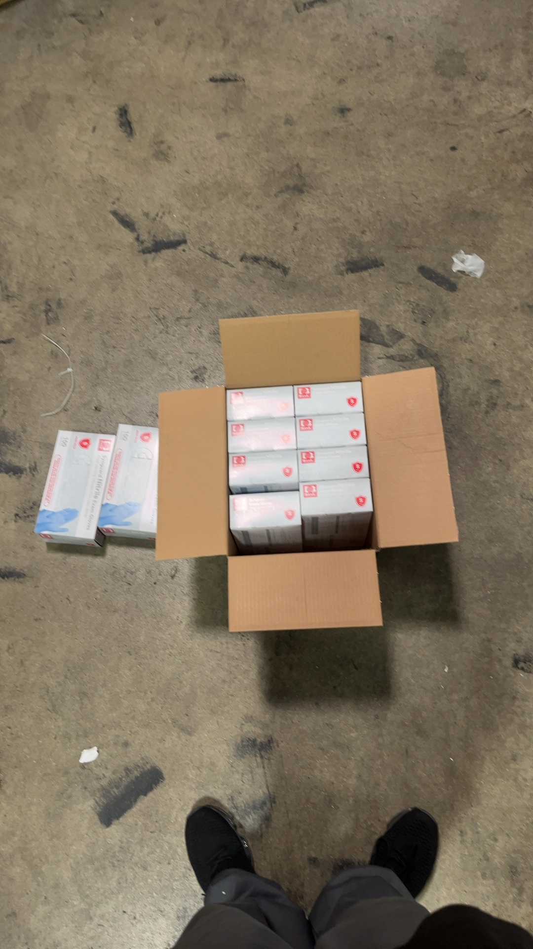 Basic Synguard Nitrile Exam Gloves Small 100 Count NGPF101C4 detail photo 3