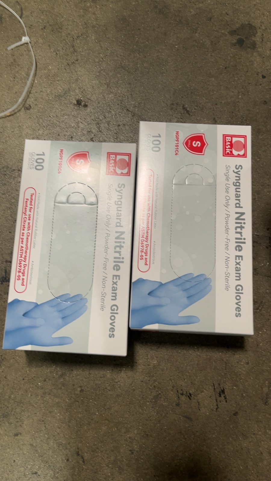 Basic Synguard Nitrile Exam Gloves Small 100 Count NGPF101C4 detail photo 2