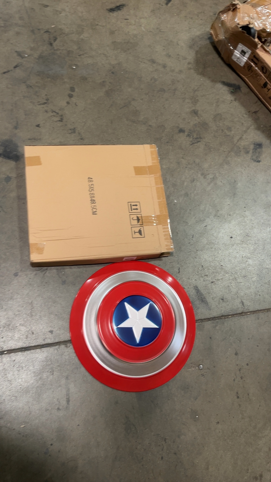 Metal Captain America Shield Replica With Leather Straps And Shipping Box detail photo 2