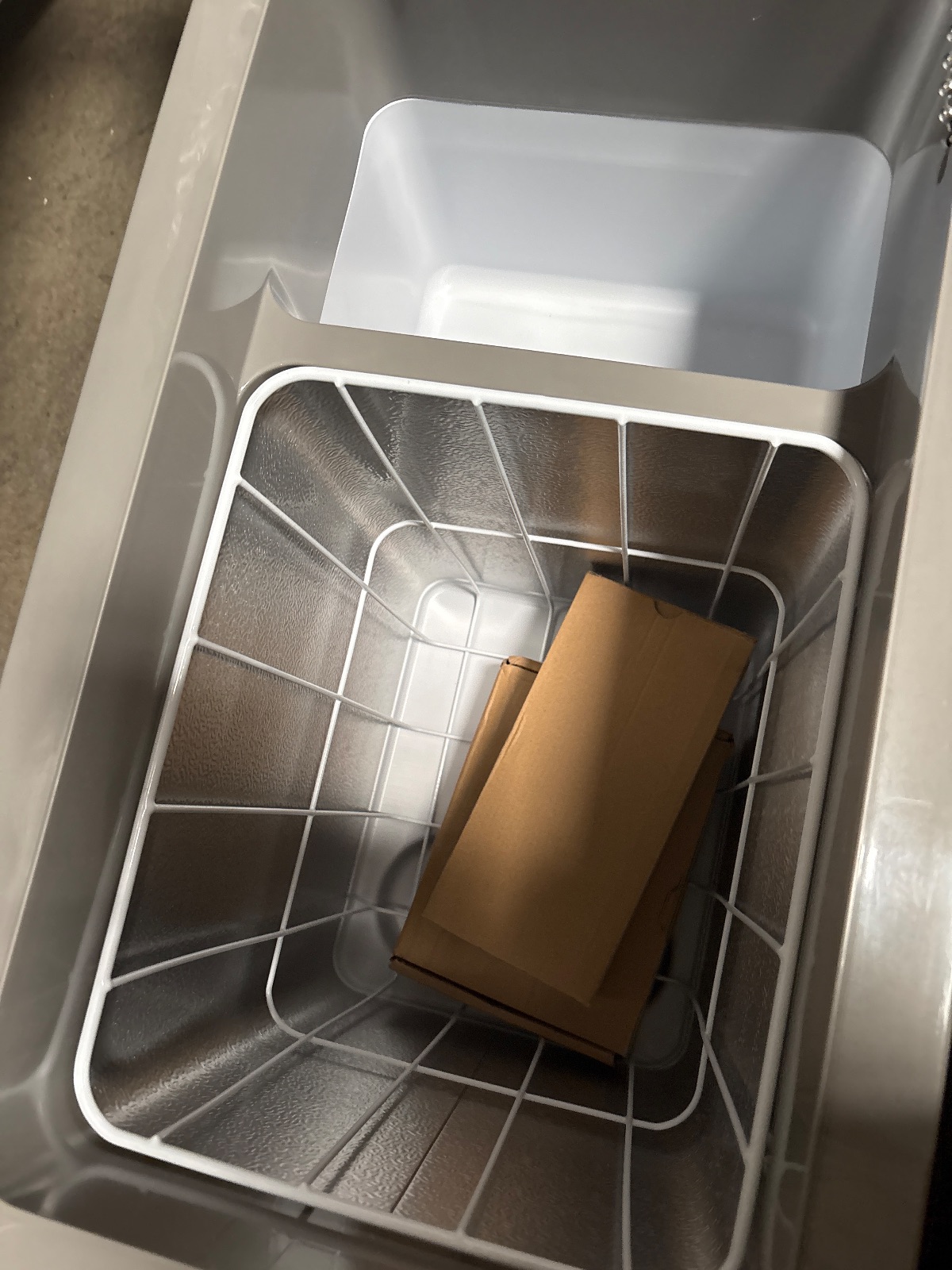 VEVOR CF55 12V Car Refrigerator 58 Quart Portable Freezer detail photo 6
