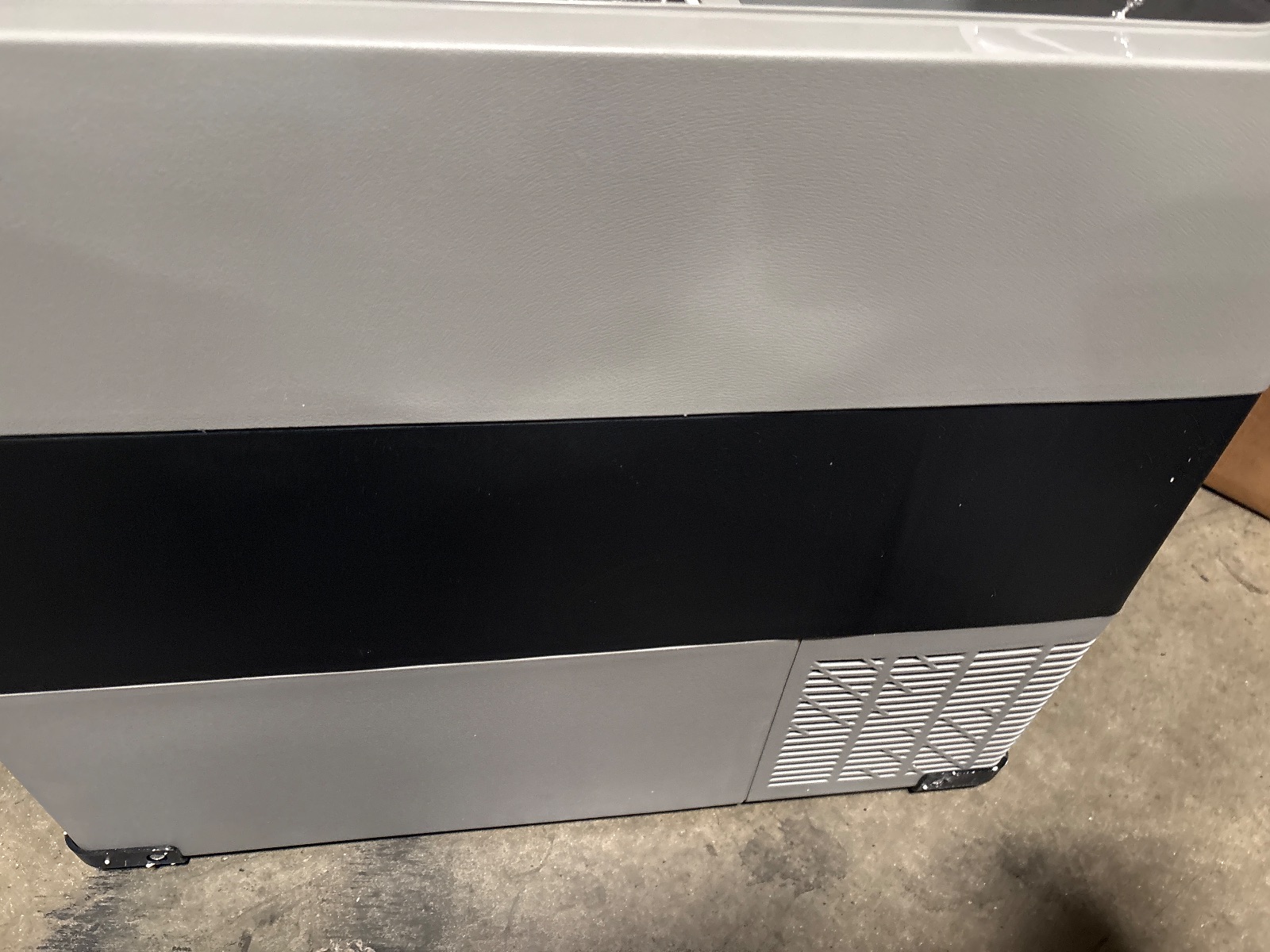 VEVOR CF55 12V Car Refrigerator 58 Quart Portable Freezer detail photo 7