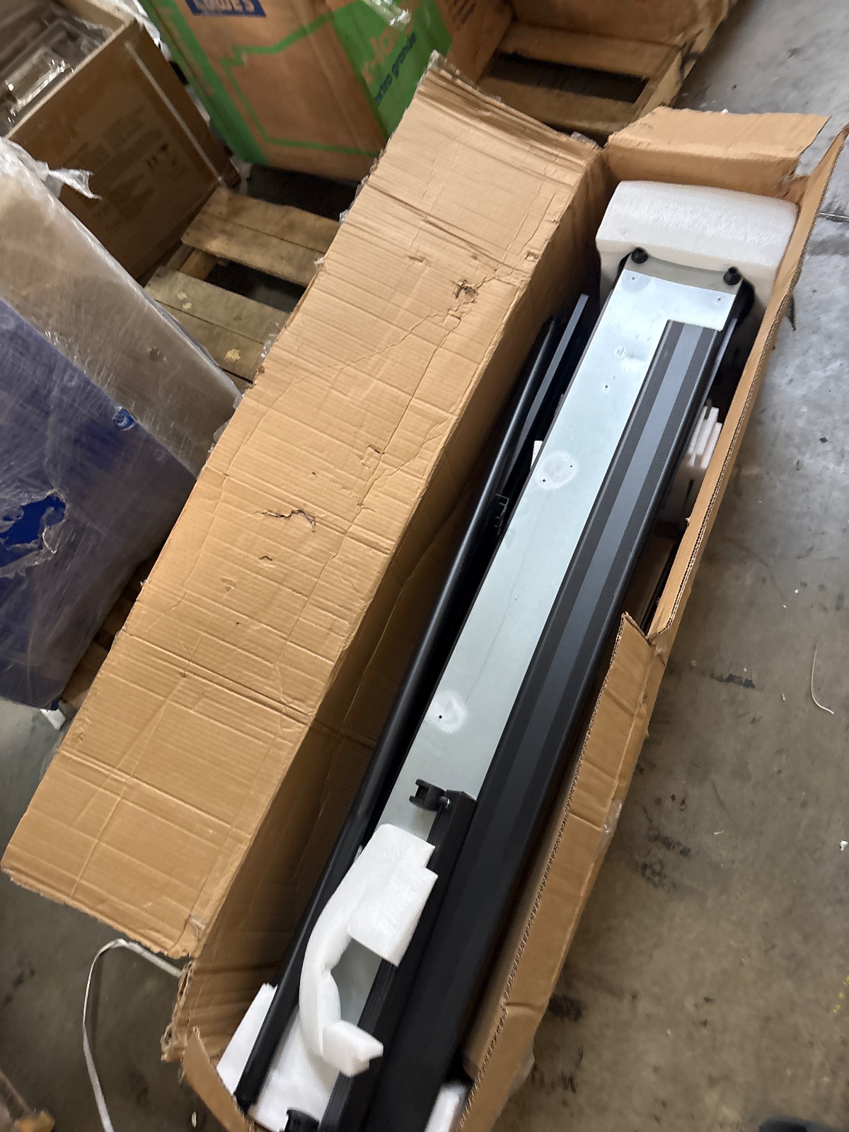 VEVOR 34 Inch Vinyl Cutter Machine with Floor Stand and Signmaster Software, Arlington TX liquidation listing — view 1