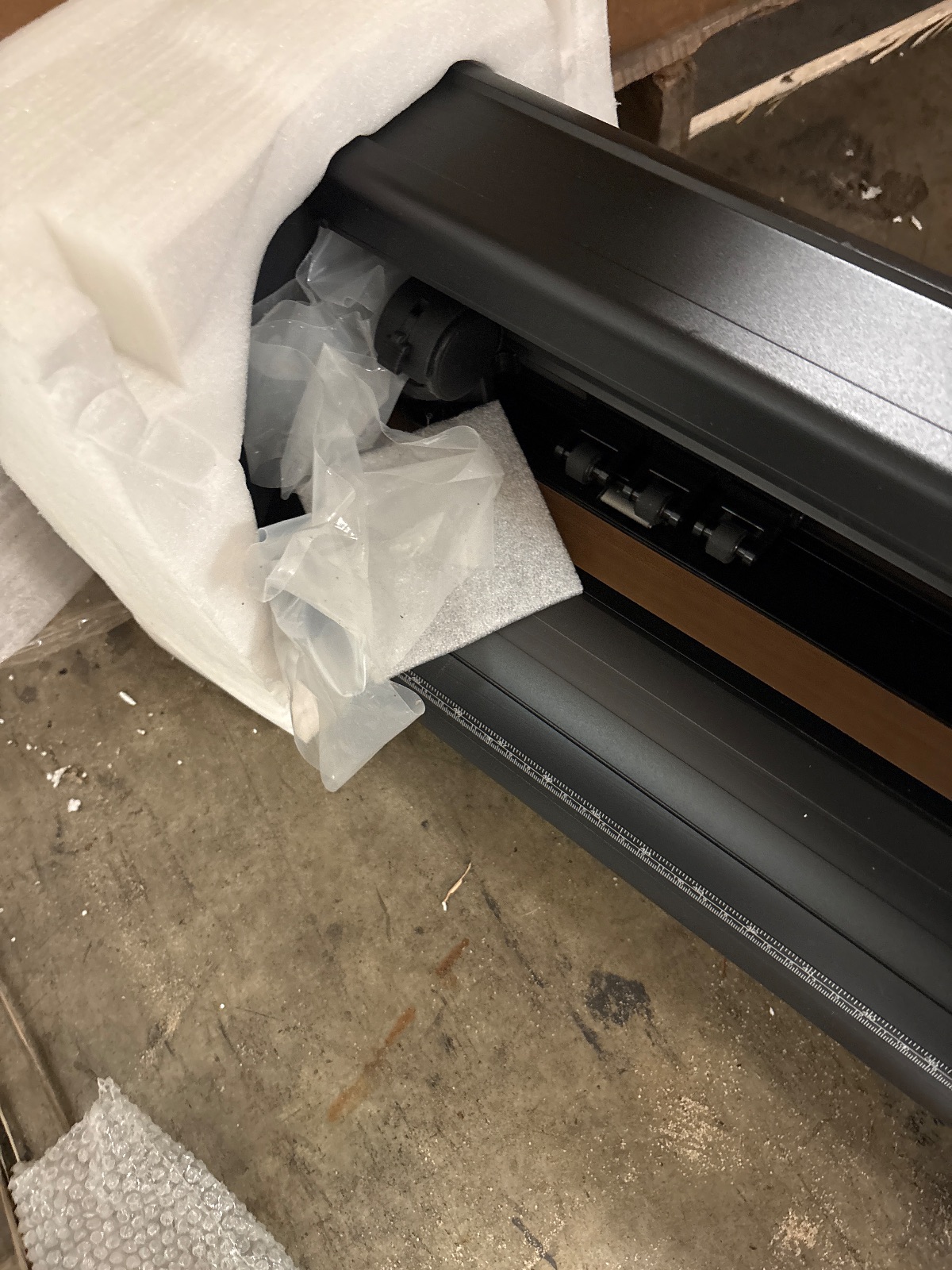 VEVOR 34 Inch Vinyl Cutter Machine with Floor Stand and Signmaster Software detail photo 6