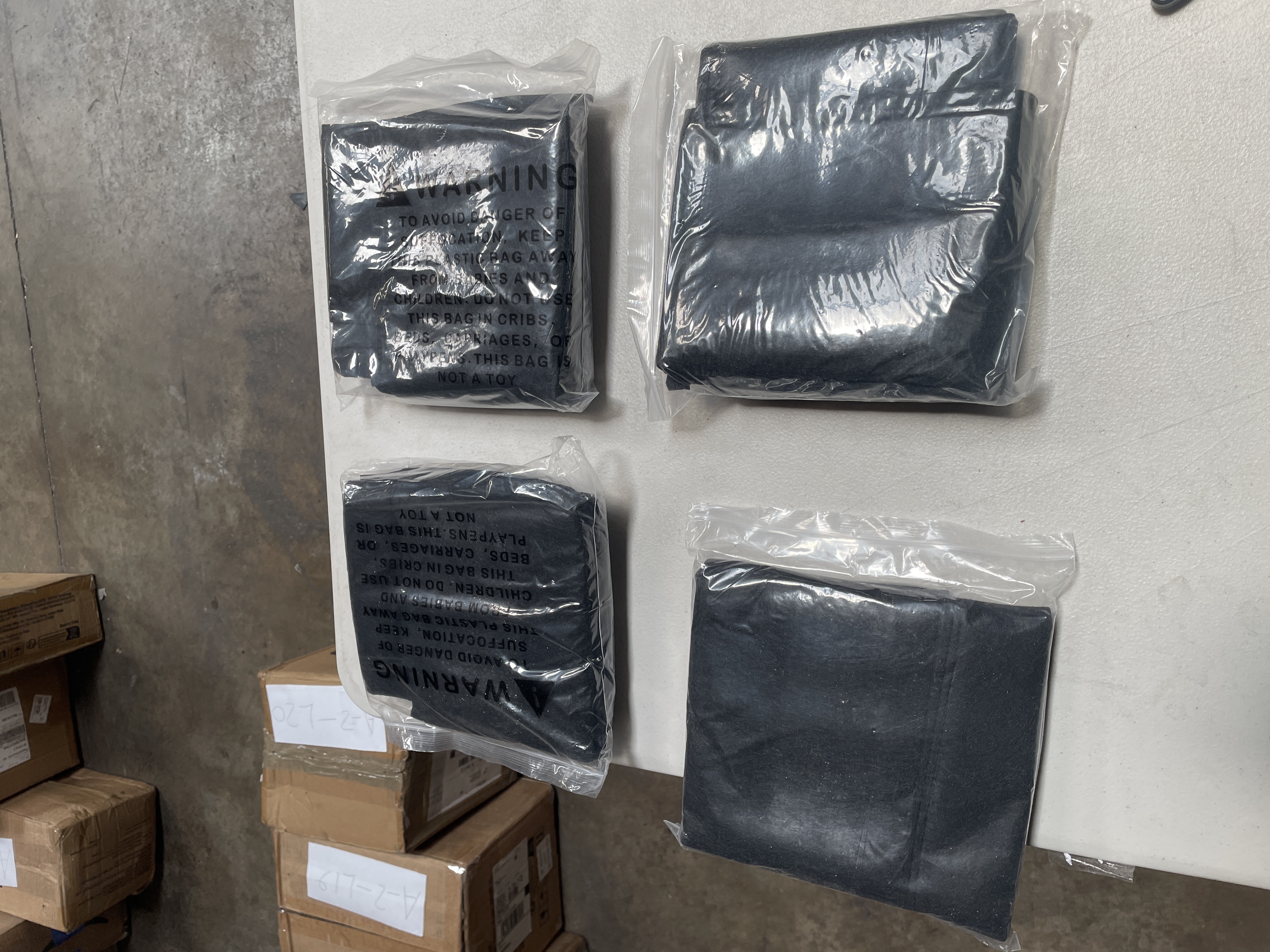 VEVOR Flood Barrier 4 Pack Water Activated 5x0.7 ft Sandless Sandbags auction lot in Arlington TX