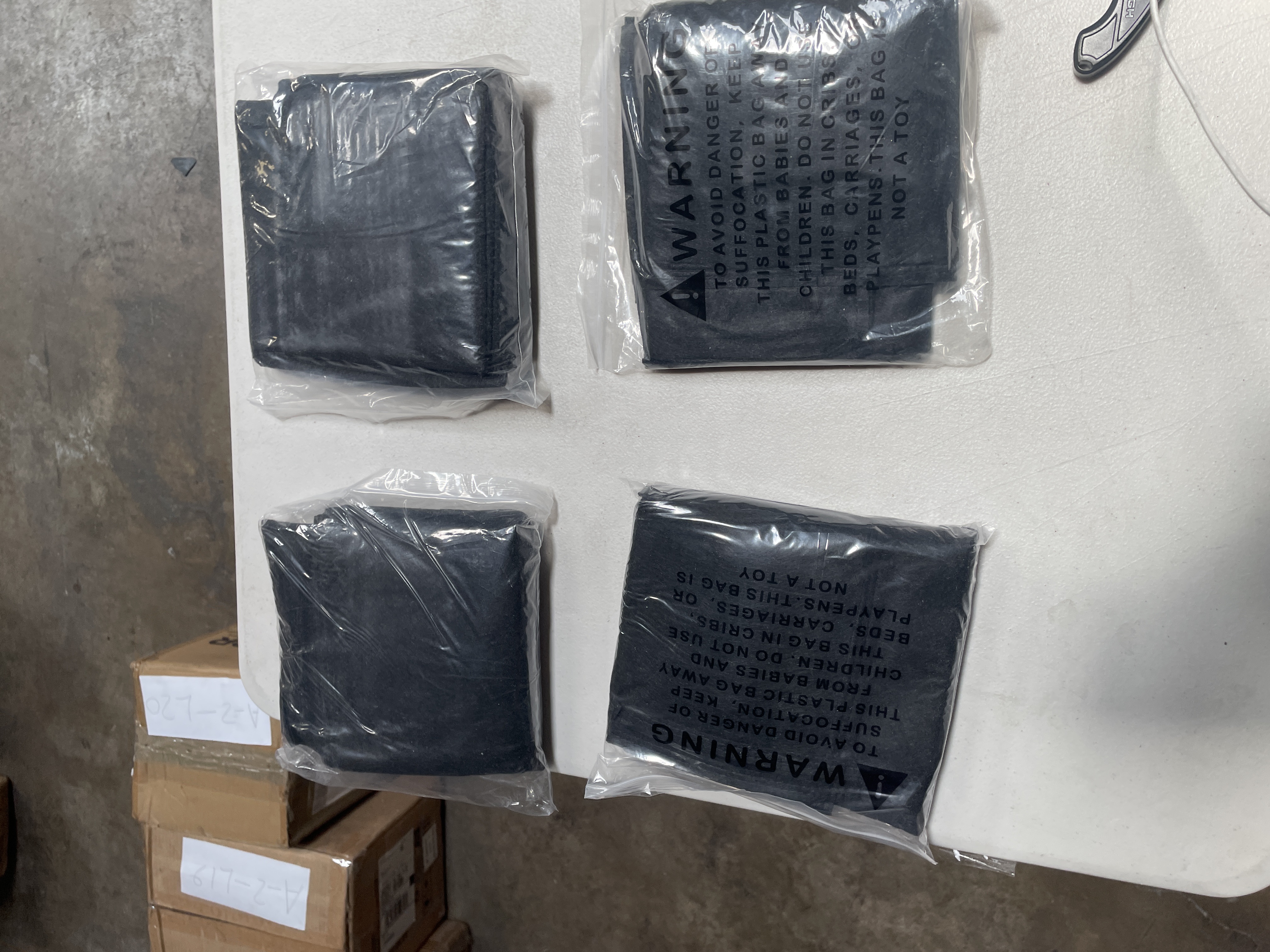 VEVOR Flood Barrier 4 Pack Water Activated 5x0.7 ft Sandless Sandbags detail photo 2