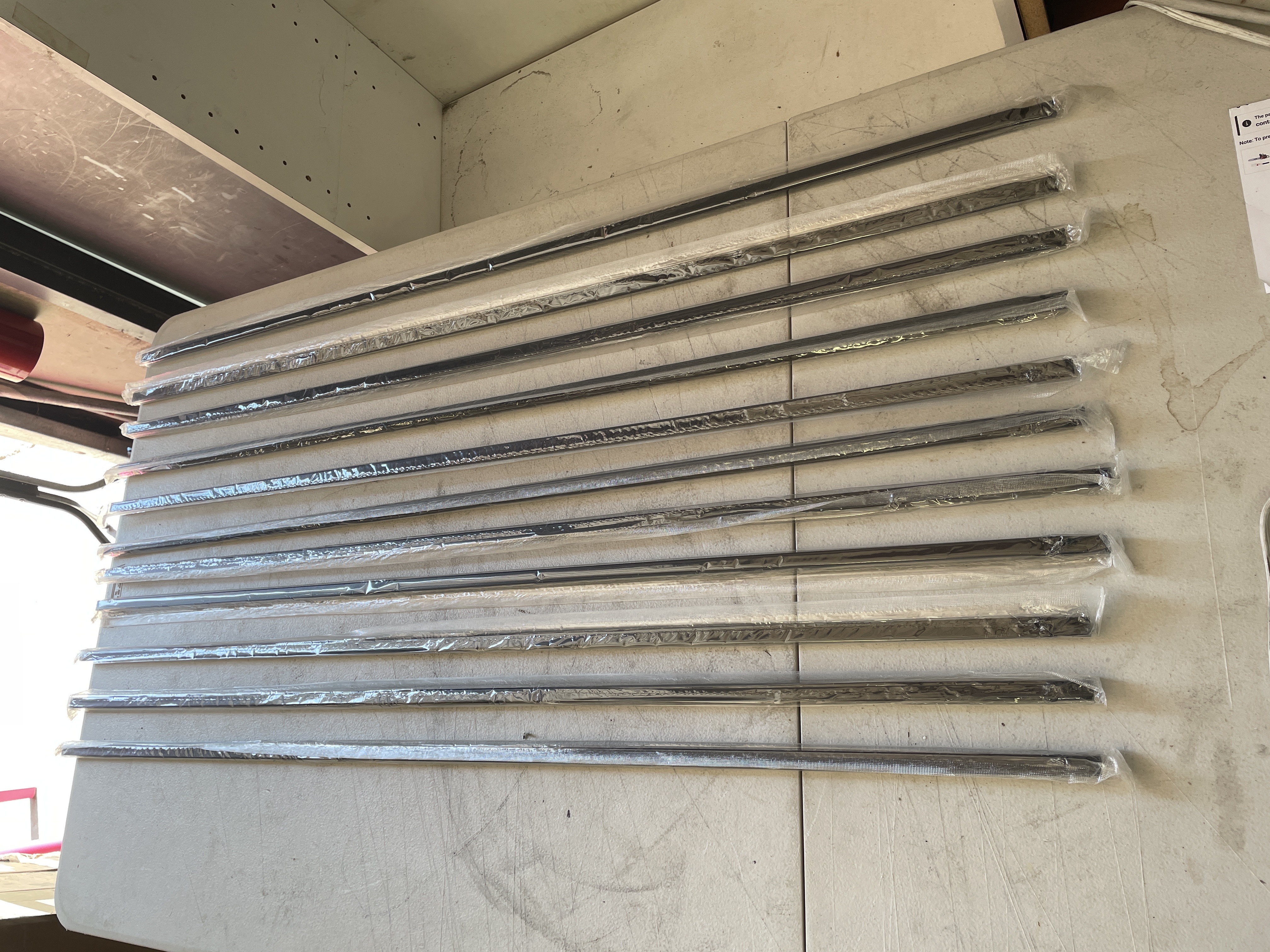 VEVOR 44 Inch Matte Black Square Aluminum Deck Balusters 10 Pack detail photo 2