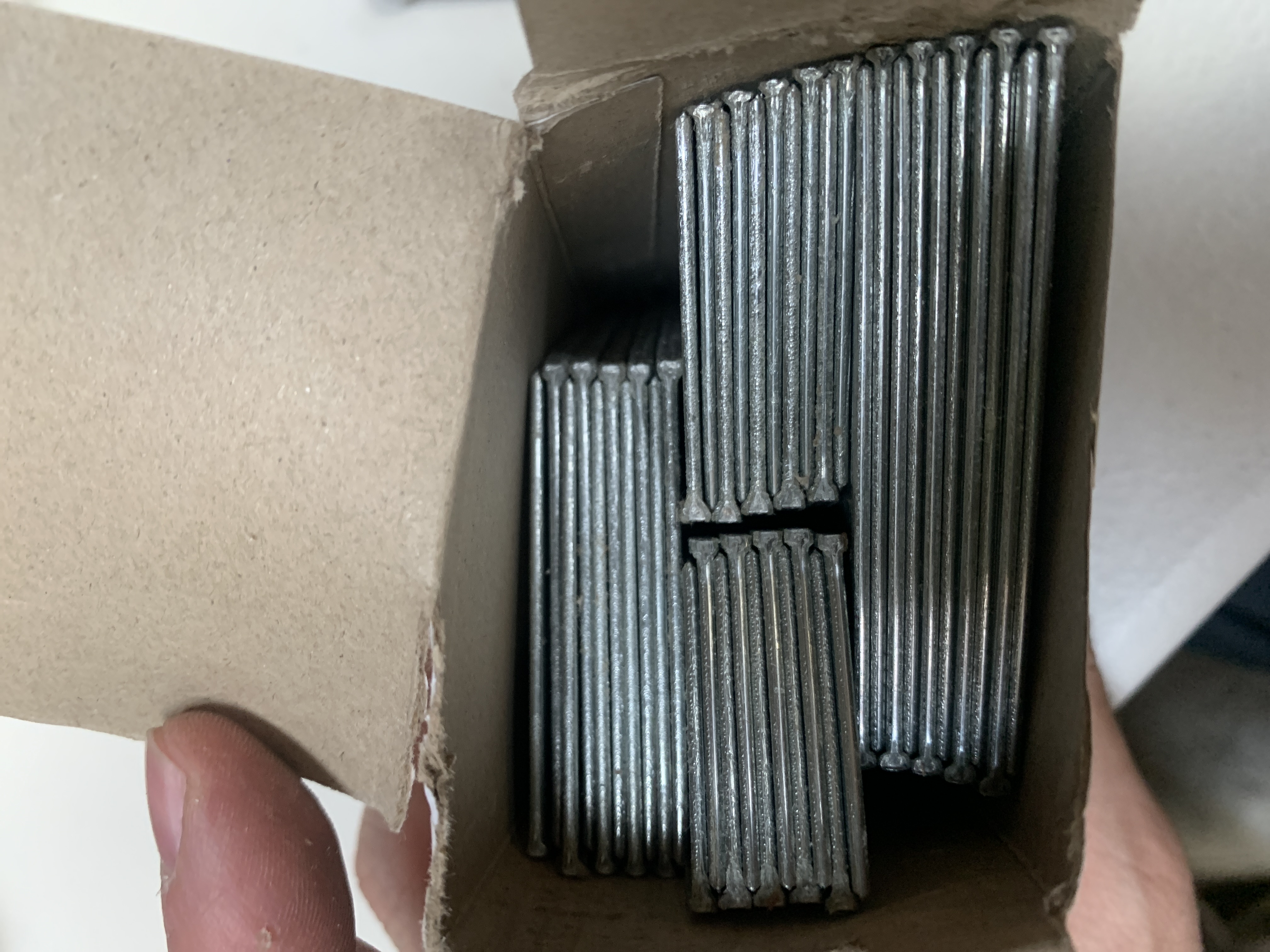 VEVOR 16 Gauge 20-Degree Angled Finish Nails 2000-Count Galvanized Multi-Size detail photo 4