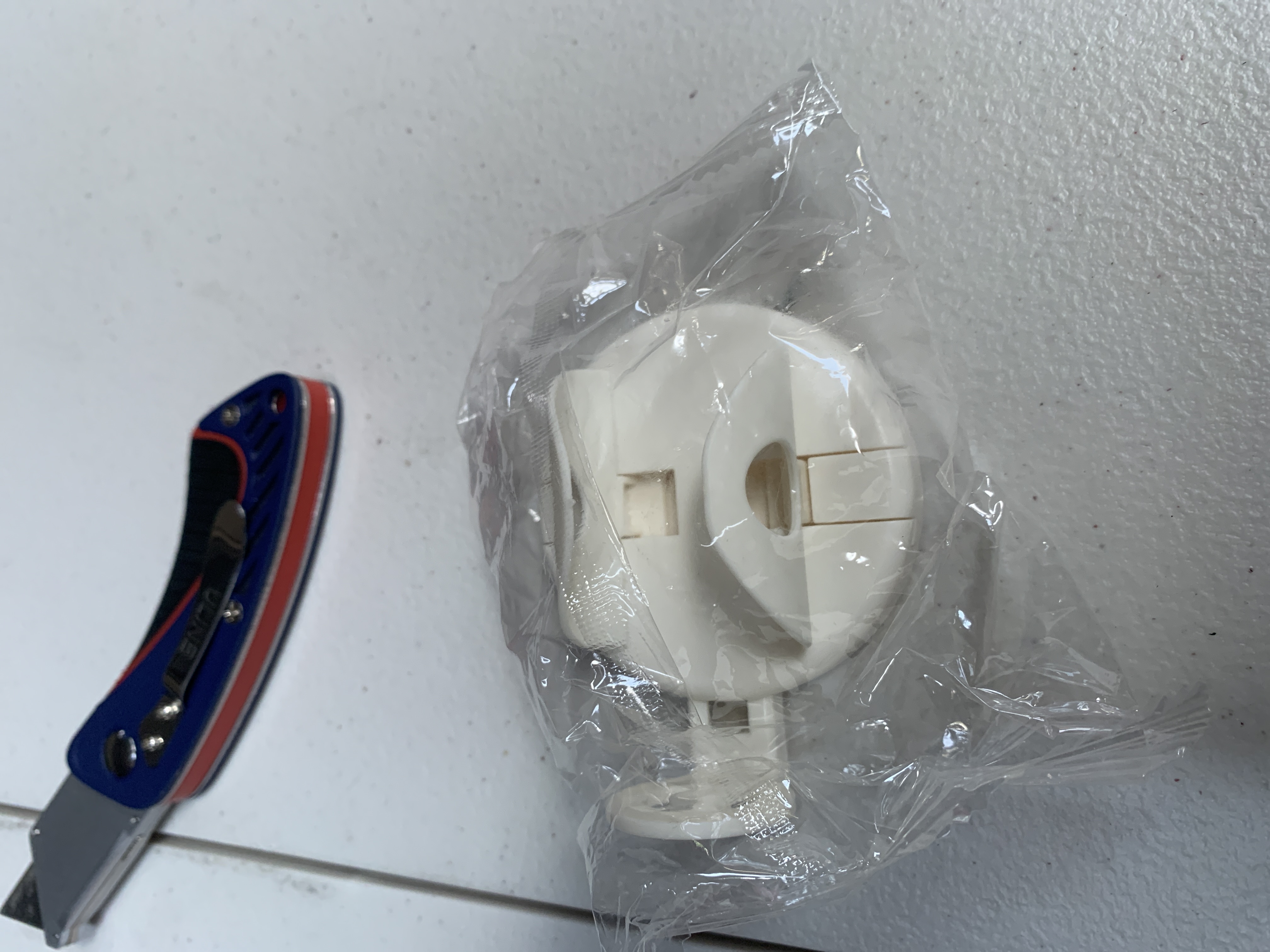 White Plastic Wall Mounted Self Adhesive Toothbrush Holder with Gripper Tab detail photo 2