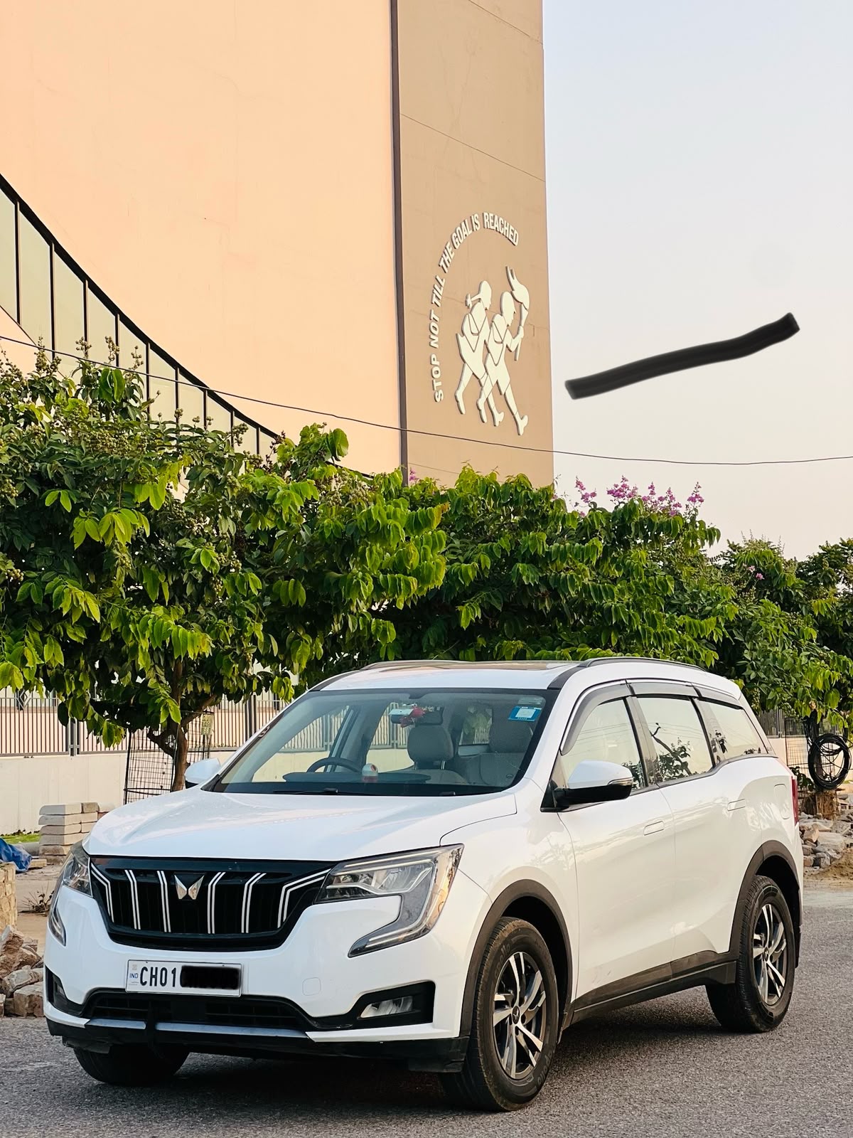Mahindra Xuv 700 — image 1