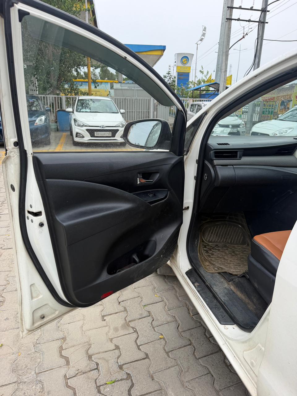 G4 2020 Toyota  — image 4