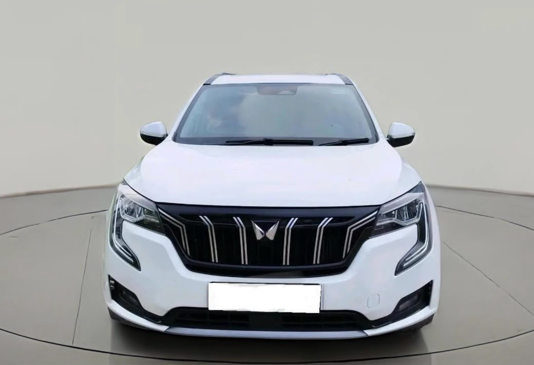 XUV 700  — image 1
