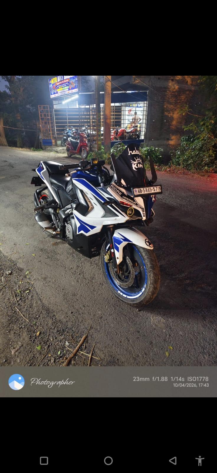 Bajaj RS200 — photo 1
