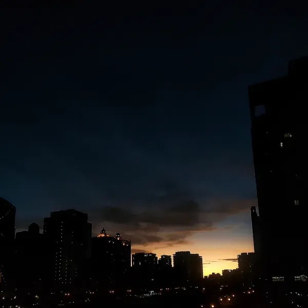 2024-10-06 - 今天跟朋友說我需要找人講話，腦袋運作失常，恢復冷靜的時間過於短暫，只因心裡想著目光不在我身上的人。在公務上必須壓抑情緒，讓外表看起來與一般無異，實則思緒十分雜亂無章.. 以往都可以很快處理好這些