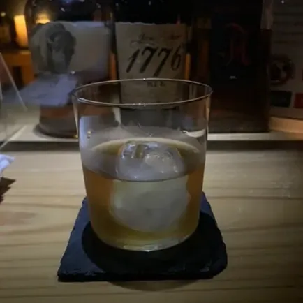 2023-10-13 - 在高壓的生活中，每個人都需要一個地方，可以讓自我放空。酒吧，會有一個讓我沈澱的地方，感謝有這麼一個地域，可以讓我放空與沈澱，也謝謝調酒師的每一杯酒。

#感恩日記