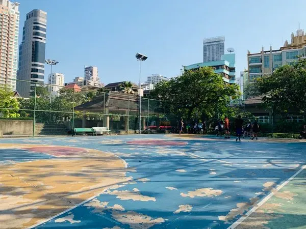 親愛的陌生人 - 國中時跟朋友三不五時相約去漫畫店偷書