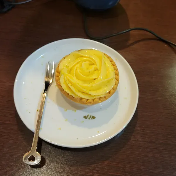 正在學習獨處的琳娜 - 一個人吃飯
一個人走在路上
一個人去咖啡廳讀書
什麼時候成為人海中獨自前進的存在了呢?
我喜歡熱鬧
喜歡一群人吃飯
喜歡無