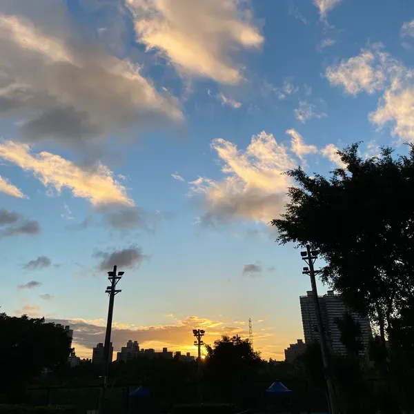 油燈守護者 - 如同夕陽是白日之末



在工作中窺見自己的極限



可惜近黃昏卻又無限好的



美景