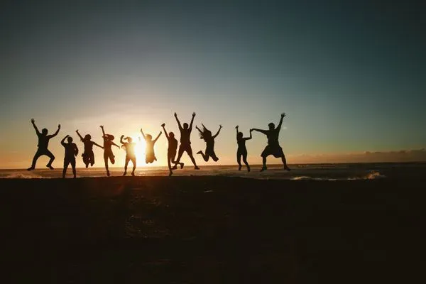  一起走過人生旅途的他和她?