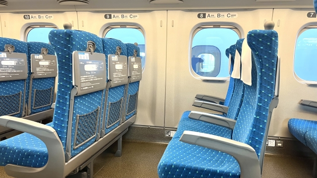 When standing up from a window seat on a Shinkansen, should you say something to the person in the aisle seat?