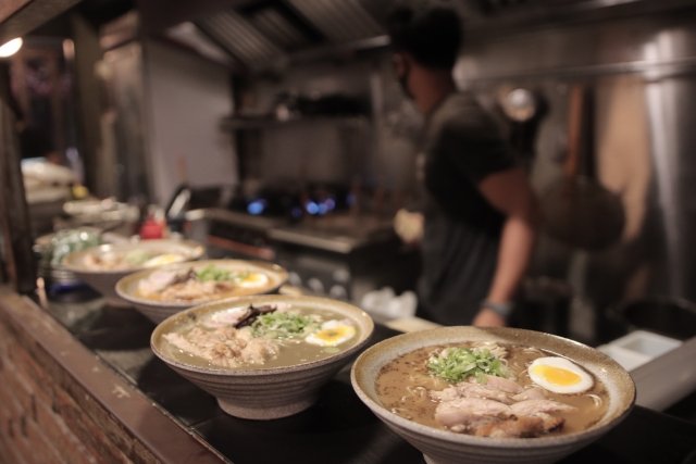 Which ramen would you choose? "1000 yen for 7-day simmered" vs "900 yen for 10-minute recipe with almost the same taste"