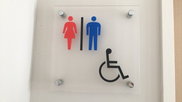 「トイレ借りるなら200円以上買い物して！」これってあり？なし？