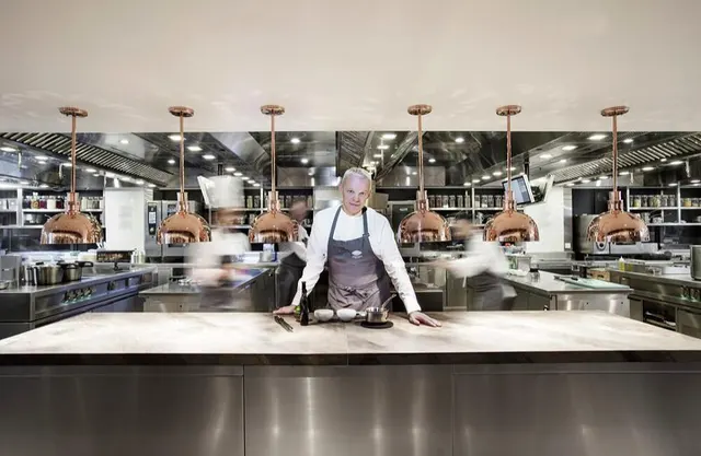 Amber — restaurant végétarien à Hong Kong
