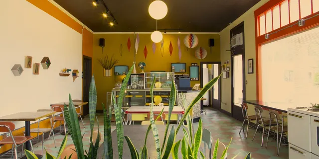 Rainbow Bakery — restaurant vegan à Bloomington