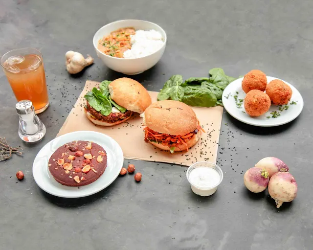 Season Square — restaurant / café végétarien à Paris