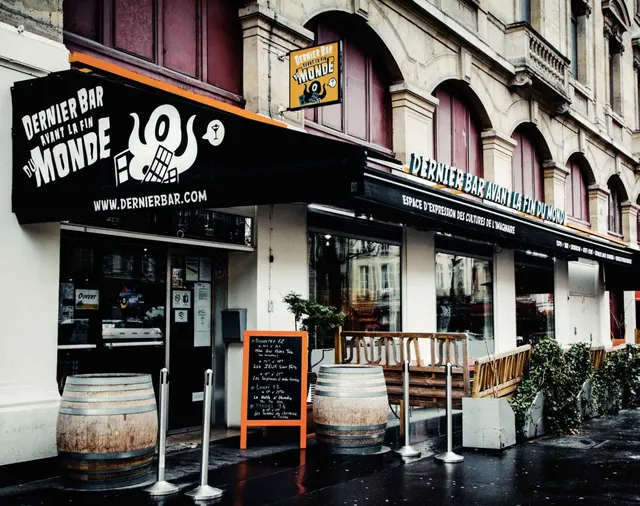 Le Dernier Bar avant la Fin du Monde — restaurant végétarien à Paris