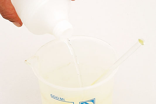 1337617618_sabonete-liquido_passo2_533_21-5-12.jpg