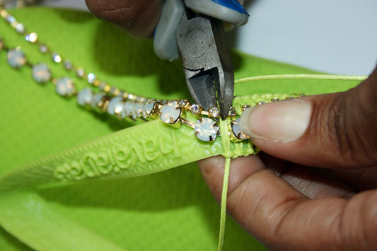 1355769047_chinelo-bijoux-passo3.jpg