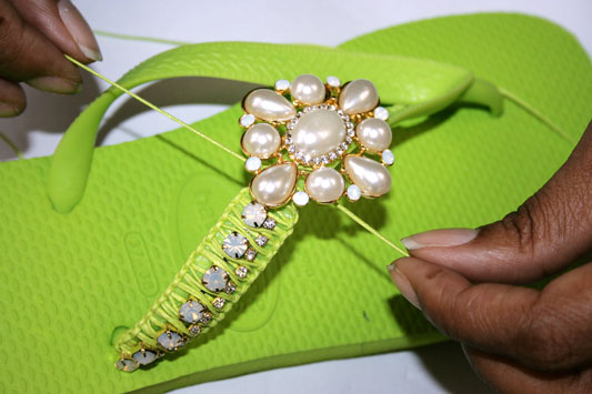 1355769048_chinelo-bijoux-passo4.jpg