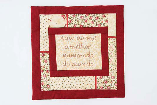 almofada-amor_exp04_17.05.11.jpg