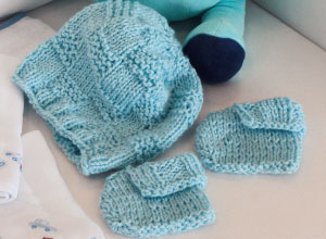 Gorro e sapatinhos de tricô