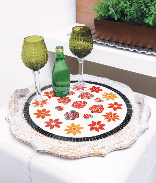 Bandeja de mosaico com flor