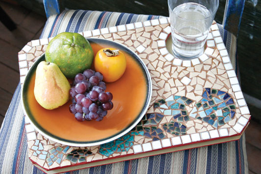 Bandeja de mosaico para café da manhã na cama